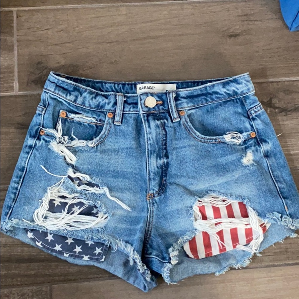 Frayed hem, Festival jean shorts